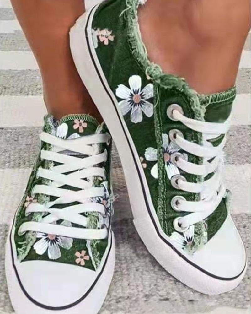 Denim-Sneaker mit Blumen