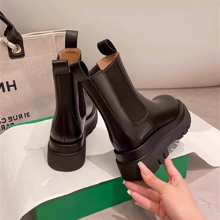 Damen Boots aus Leder mit elastischen Einsätzen