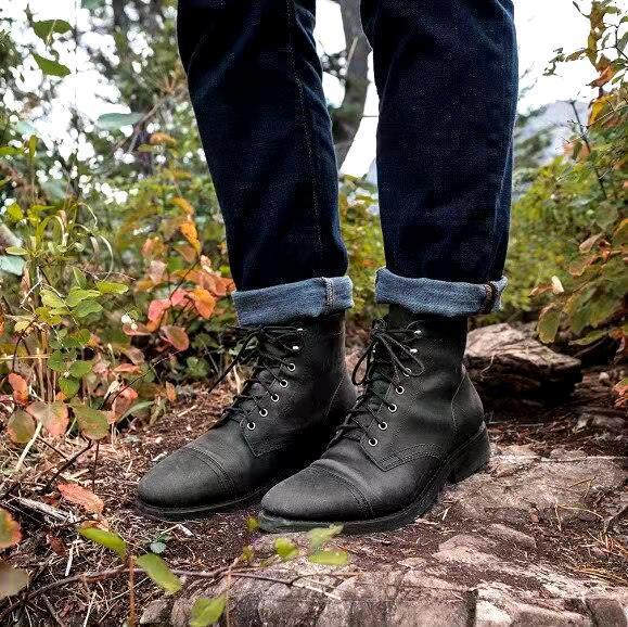 Vintage Herrenstiefel mit Schnürsenkeln