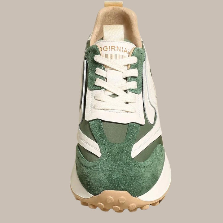 Modische Chunky-Sneaker mit kontrastierenden Texturen